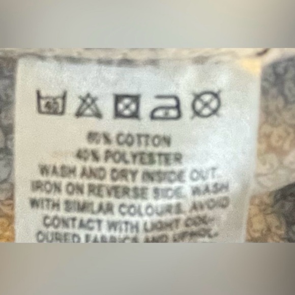 French Connection Long Sleeve Button Down
Collared Shirt. Size M - Picture 5 of 5